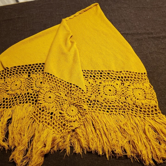Scarfs - Picture 2 of 3